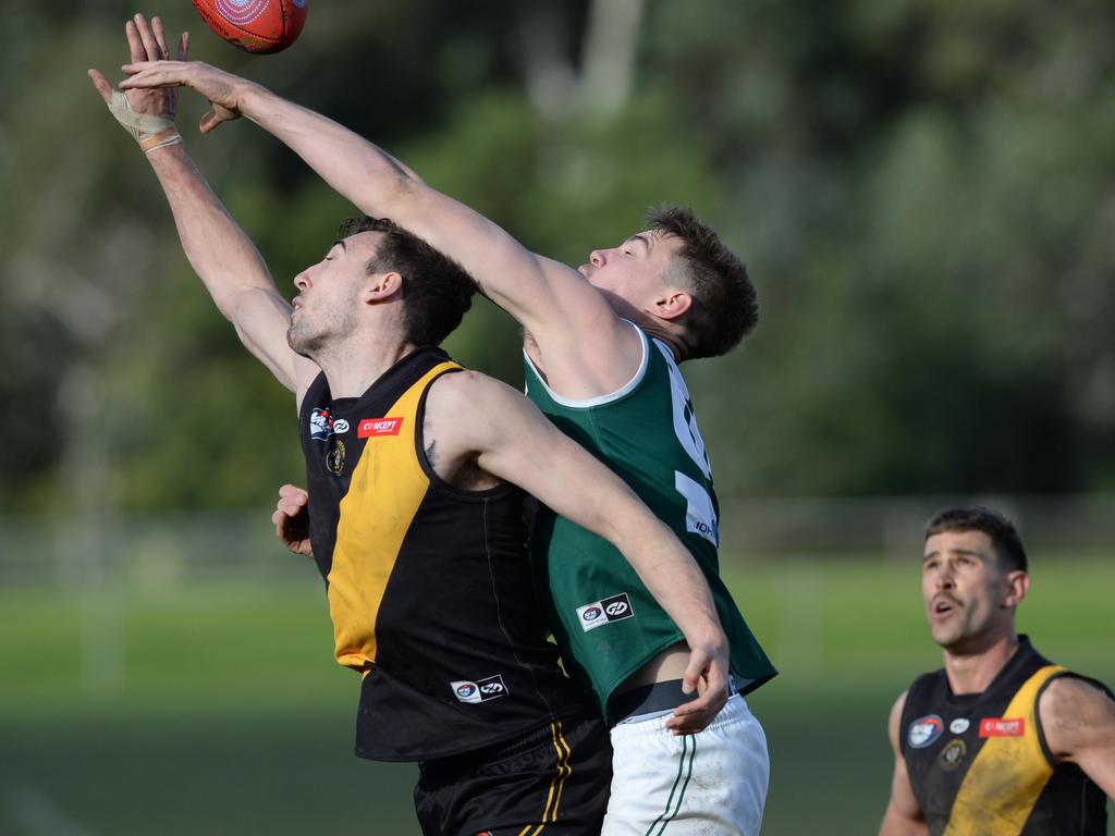 Nick Beames reaches over the top of Sam Gilmore. Picture: Chris Eastman