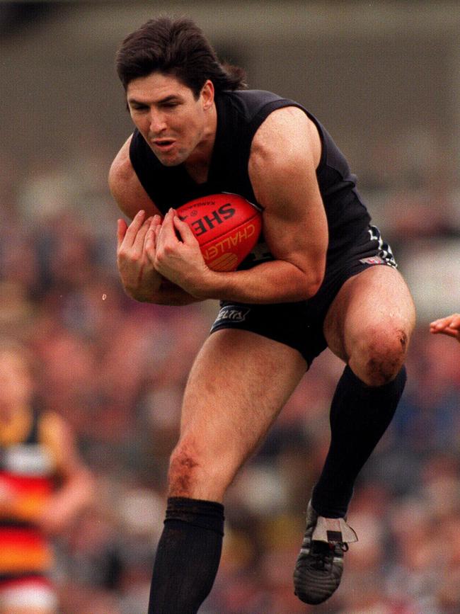 Club legend Stephen Kernahan in action during 1996. 