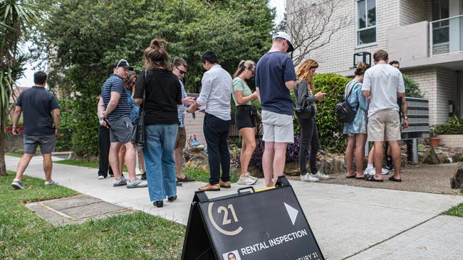 SYDNEY, AUSTRALIA - NewsWire Photos, FEBRUARY 03, 2024 : A crowd is queuing up for an open inspection of a rental property located in Bondi. Picture: NCA NewsWire / Flavio Brancaleone