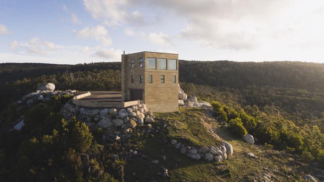 Perched upon a 650 metre rocky pinnacle overlooking Tasmania North-East The Keep has been designed for reconnection, relaxation and rejuvenation. Indulge yourself in a long hot outdoor bath or in reading, wandering and lazing the days away. credit: Aaron Jones