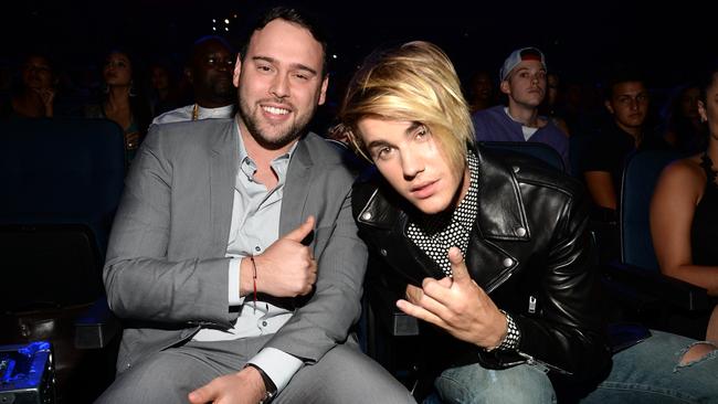 Scooter Braun and Justin Bieber in 2015.