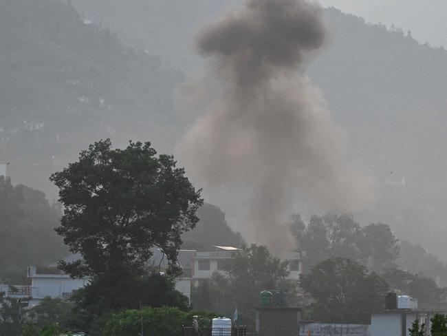 Smoke rises in the main town of Poonch district on May 7, 2025. India fired missiles at Pakistani territory early on May 7, killing at least eight people, according to Pakistan, which said it had begun retaliating in a major escalation between the nuclear-armed rivals. (Photo by Punit PARANJPE / AFP)