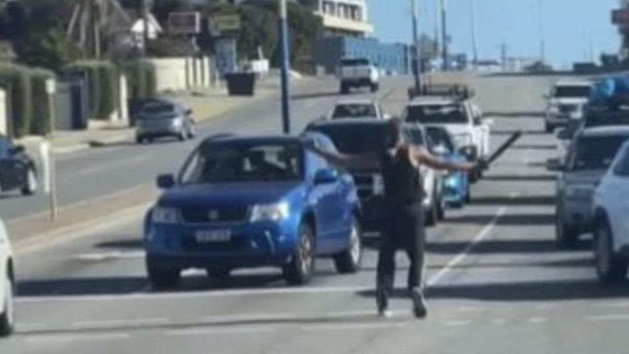 Video showing man smashing car windows out with baton posted online