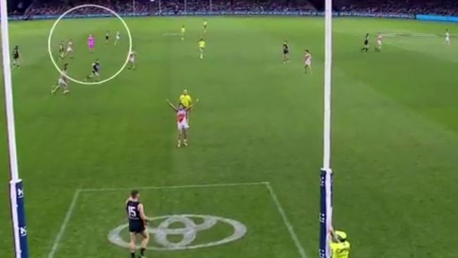 A screenshot of the Carlton v GWS game with GWS runner Nick Maxwell circled.