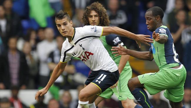 Vurnon Anita (R) vies with Tottenham Hotspur's Argentinian midfielder Erik Lamela (L).