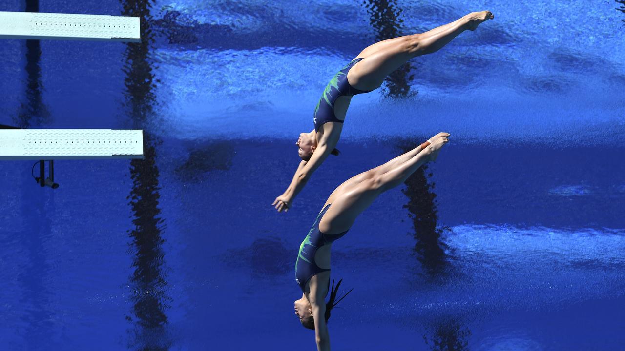 Georgia Sheehan and Esther Qin competing together at the 2018 Commonwealth Games.