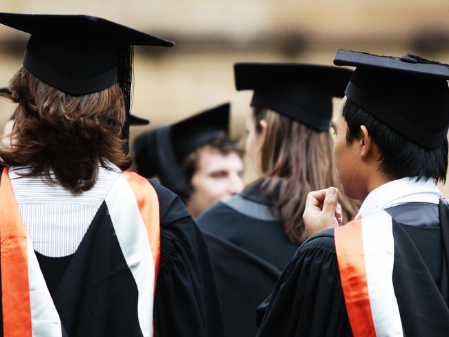 Generic picture of University of Sydney Students on graduation day 24 Apr 2009.