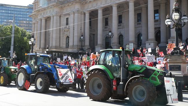 Victorian farmers head to the heart of power in Melbourne to say no to new power. Picture: NCA NewsWire/David Crosling