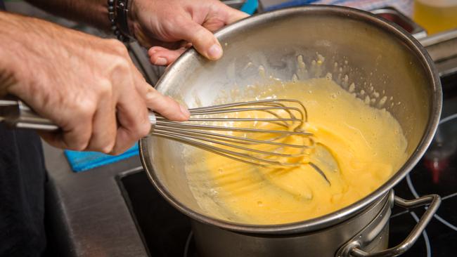 Whisk the egg yolks with the vinegar over a waterbath until it becomes a thick foam. Then you’re ready for the clarified butter.