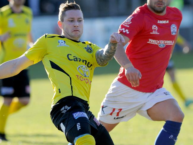 Paul O'Brien playing for Heidelberg United in 2017. Picture: Andrew Henshaw