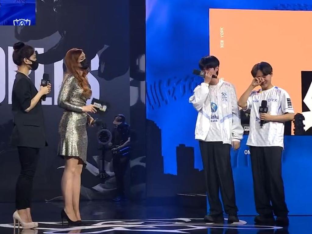 LoL Esports on X: Deft honored for tilt-proof #Worlds2022 https