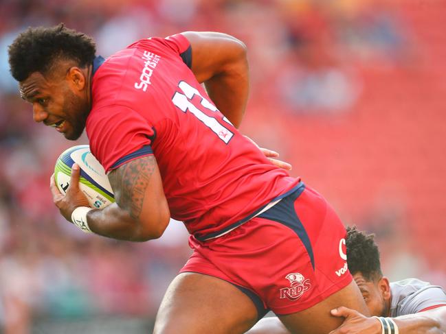Queensland Reds' Samu Kerevi beats the tackle of Southern Kings' Yaw Pence during the Super Rugby match between the Queensland Reds and the Southern Kings in Brisbane on April 15, 2017.  / AFP PHOTO / Patrick HAMILTON / -- IMAGE RESTRICTED TO EDITORIAL USE - STRICTLY NO COMMERCIAL USE --