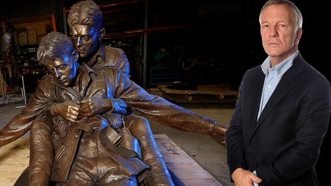 Andrew Rule with the statue of the Hunter brothers, Diggers from World War I.