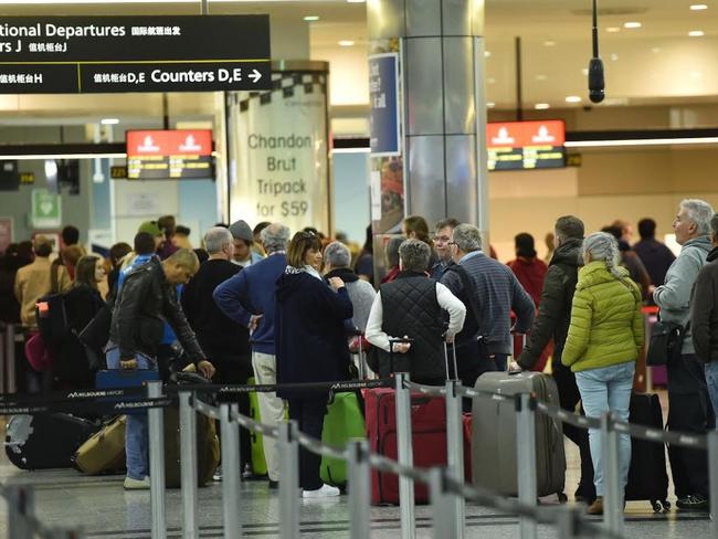 Long lines at Melbourne Airport at 4am this morning. Picture: Rob Leeson