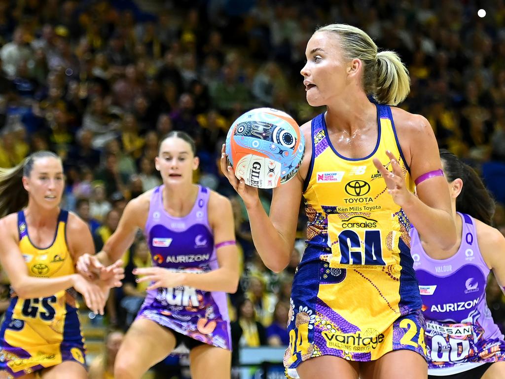 Lightning star Reilley Batcheldor looks for a teammate during the win against the Firebirds. Picture: Getty Images