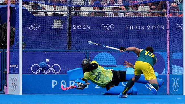 Blake Govers converting a penalty corner. Picture: Buda Mendes/Getty Images