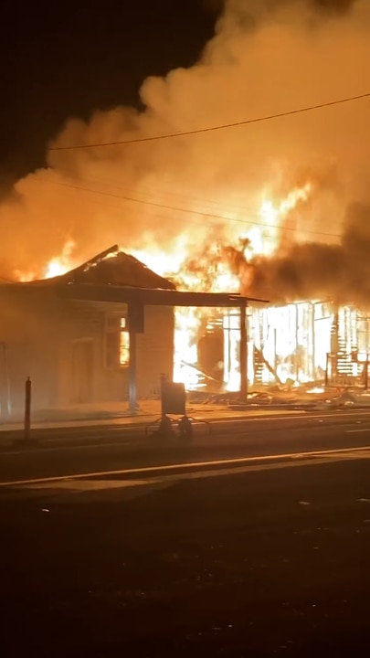 Fire engulfs rural NSW pub