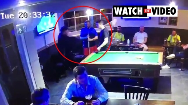 Thug whacks man with pool cue