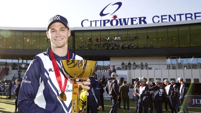 Victorian captain Peter Handscomb with the JLT One-Day Cup. Picture: Daniel Pockett