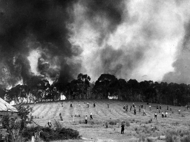 Geoff Bull’s Walkley Award winning picture of firefighters against the backdrop of an advancing fire at Panton Hill.