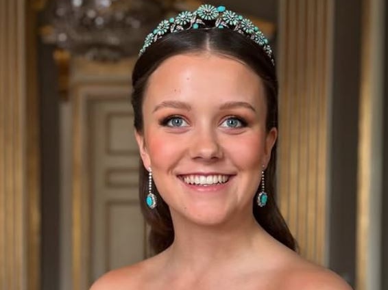 Official gala portraits of HRH Princess Isabella of Denmark. MUST CREDIT Steen Evald, Kongehuset