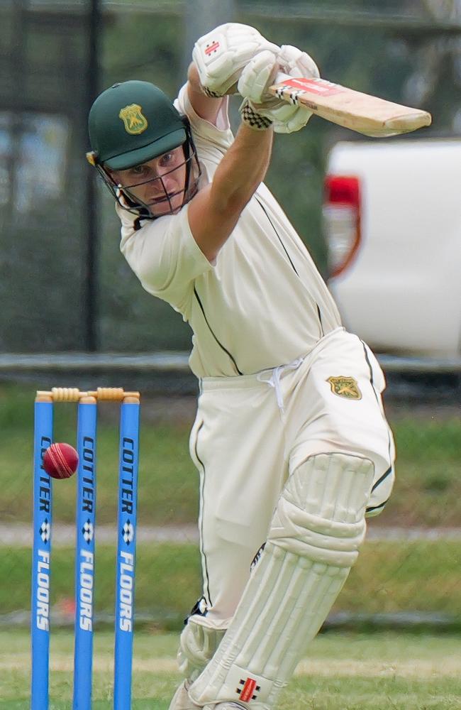 Josh Goudge on the drive for Mt Eliza. Picture: Paul Churcher