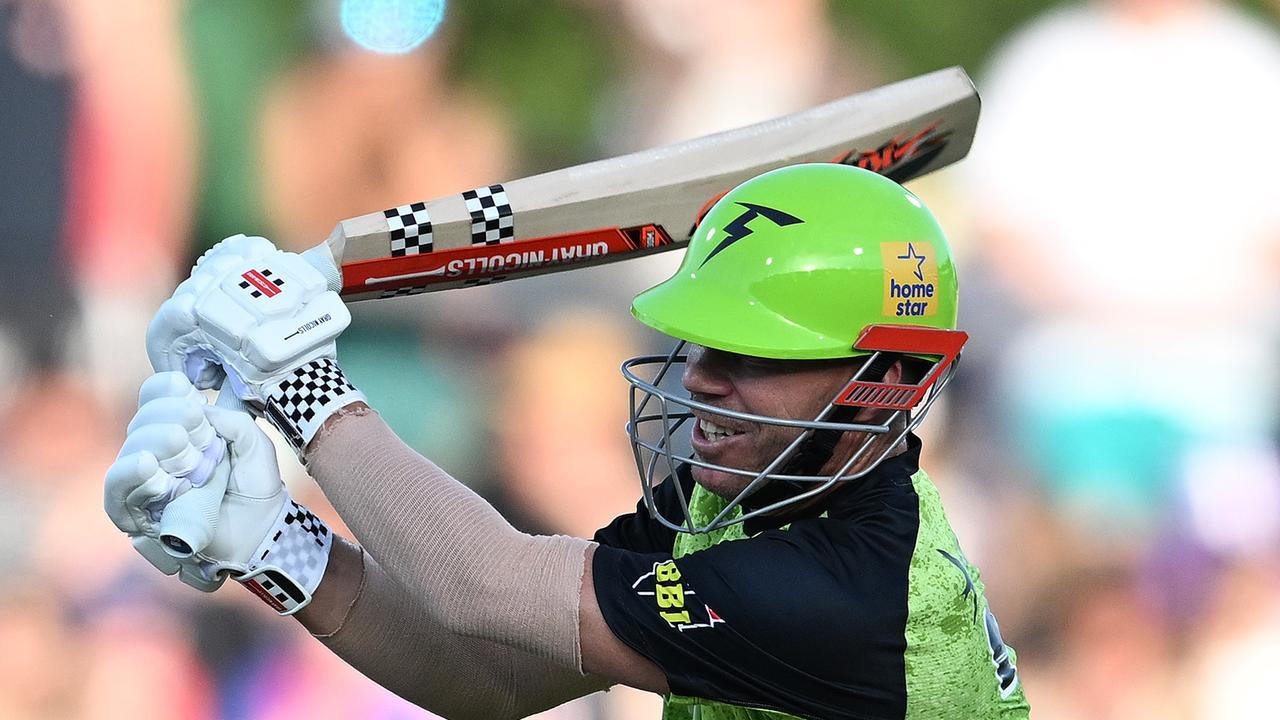 BBL, Hurricanes v Thunder: Warner approaches half-century as Hobart bowlers dominate