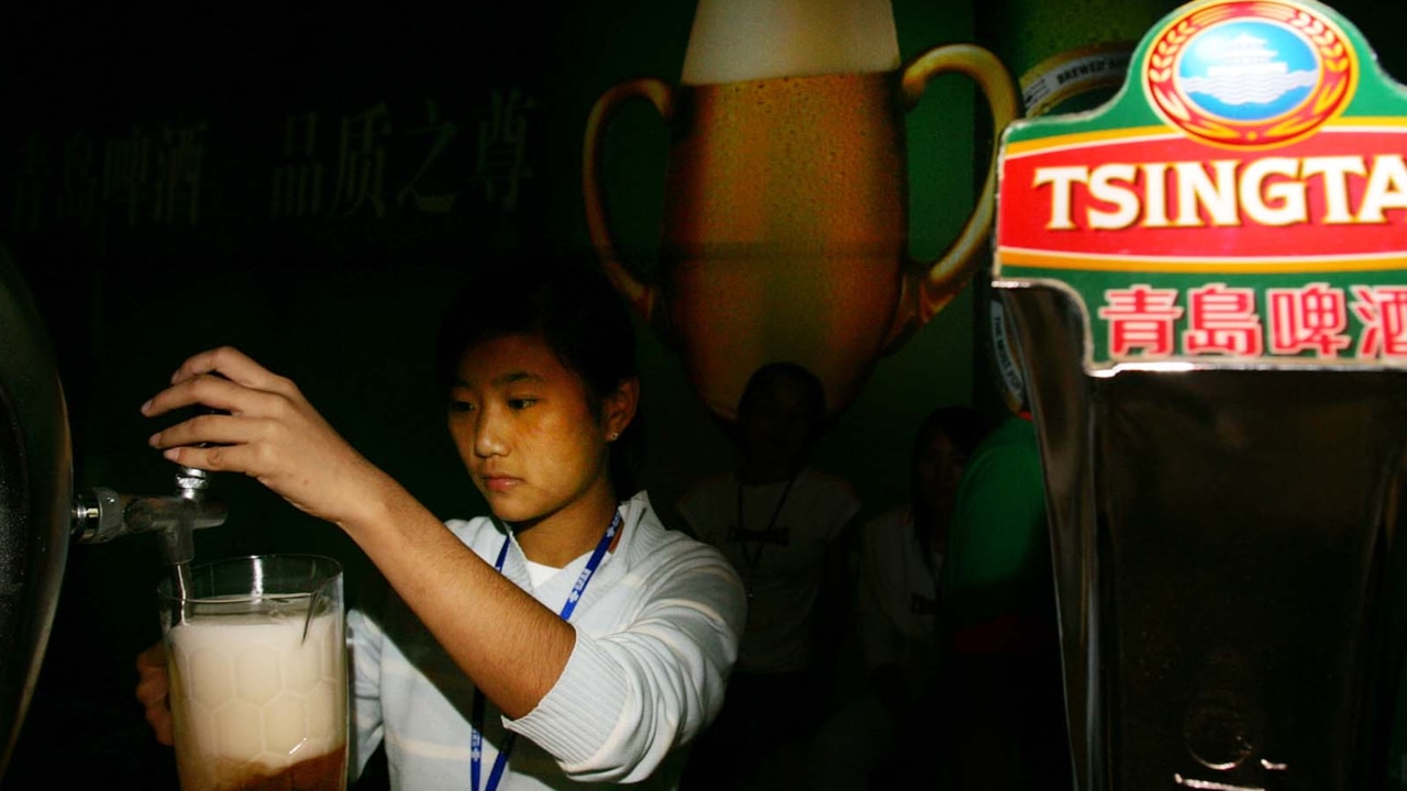 Cheering crowds and fireworks kick off beer festival in China