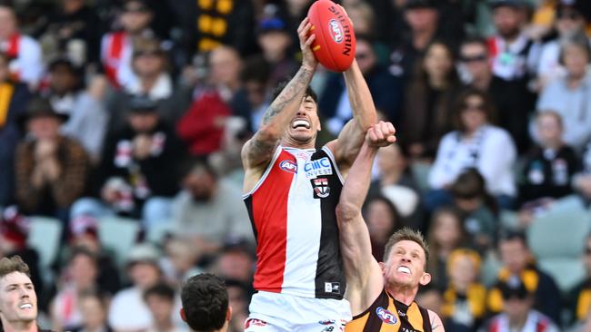 LAUNCESTON, AUSTRALIA - MAY 11: Josh Battle of the Saints attempts to mark the ball during the round nine AFL match between match between Hawthorn Hawks and St Kilda Saints at  University of Tasmania Stadium, on May 11, 2024, in Launceston, Australia. (Photo by Steve Bell/Getty Images)