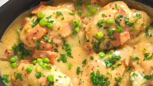 Honey mustard chicken in a slow cooker.