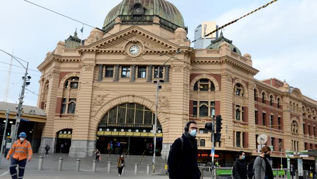 People wearing masks outside Flinders Street Station. Picture: Andrew Henshaw