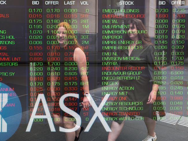 SYDNEY, AUSTRALIA - NewsWire Photos - APRIL 18 2023 - A general view of people walking past the ASX in Central Sydney. Picture NCA NewsWire / Gaye Gerard