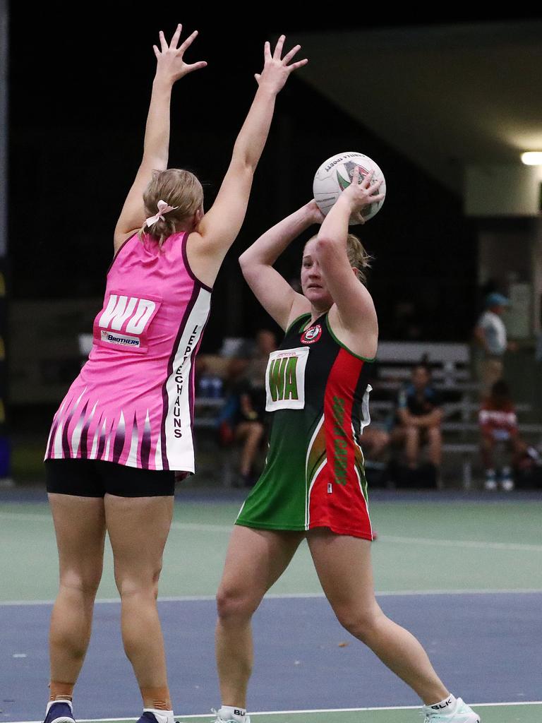 Cutters' Gabby Walter looks to pass in the Cairns Netball Association Senior Division 1 match between the South Cairns Cutters and Brothers Leprechauns. PICTURE: BRENDAN RADKE