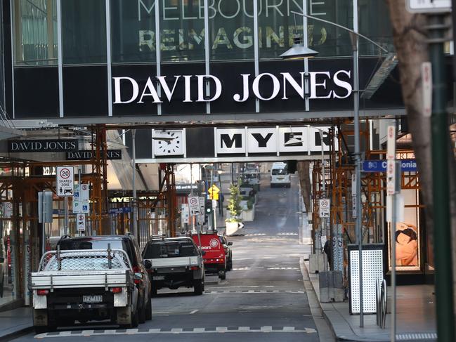 MELBOURNE, AUSTRALIA - NewsWire Photos. June 3, 2021:  People get their daily exercise as the sun comes up in Williamstown, during a COVID lockdown across Melbourne. Little Bourke Street. Picture: NCA NewsWire / David Crosling