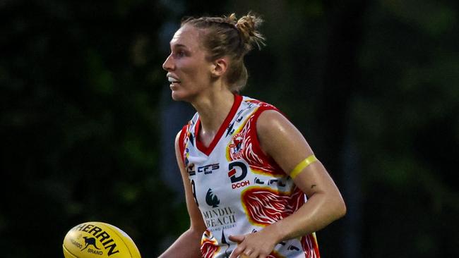 Brittany Daly playing for Waratah in the 2024-25 NTFL season. Picture: Celina Whan / AFLNT Media