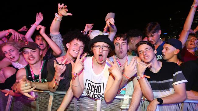 Schoolies 2019. Schoolies 2020 is likely to be very different as school leavers grapple with COVID-19 restrictions. AAP Image/Richard Gosling