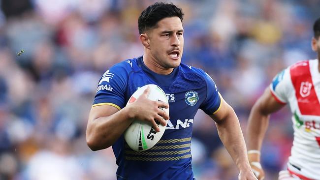 SYDNEY, AUSTRALIA - AUGUST 31:  Dylan Brown of the Eels makes a break during the round 26 NRL match between Parramatta Eels and St George Illawarra Dragons at CommBank Stadium, on August 31, 2024, in Sydney, Australia. (Photo by Matt King/Getty Images)