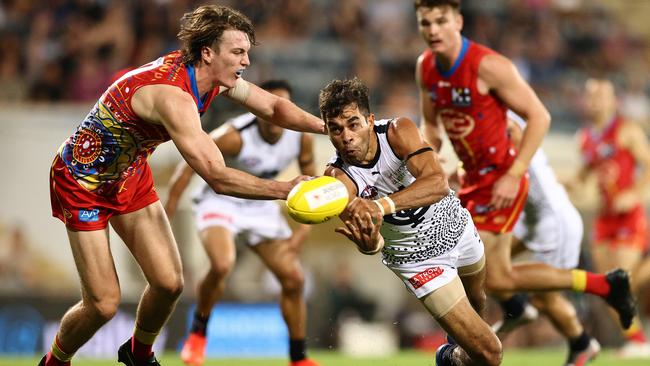 Carlton’s Jack Martin handballs during the Blues’ convincing win over the Gold Coast Suns in Darwin. Picture: Getty Images