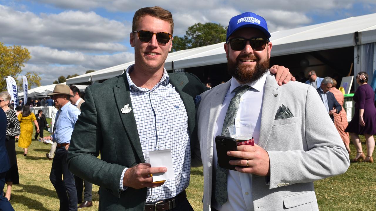 Wagga Gold Cup Races Photos Taken At The Murrumbidgee Turf Club 