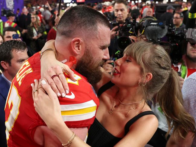 LAS VEGAS, NEVADA - FEBRUARY 11: Travis Kelce #87 of the Kansas City Chiefs kisses Taylor Swift after defeating the San Francisco 49ers 2 during Super Bowl LVIII at Allegiant Stadium on February 11, 2024 in Las Vegas, Nevada. (Photo by Ezra Shaw/Getty Images) *** BESTPIX ***