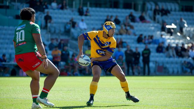 Dapto’s Pita Godinet looking to pass. Picture: Thomas Lisson