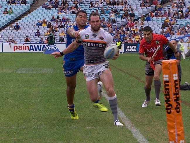 Pat Richards tip-toes down the sideline before setting up a try for the Tigers.