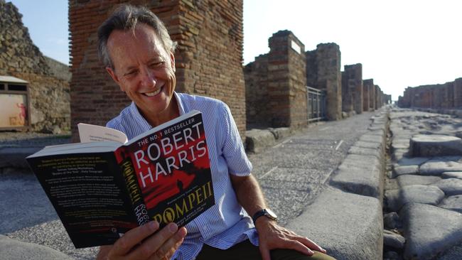 Richard E Grant in Pompeii.