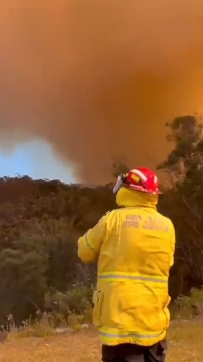 NSW RFS respond to out of control fire in Oxford Falls