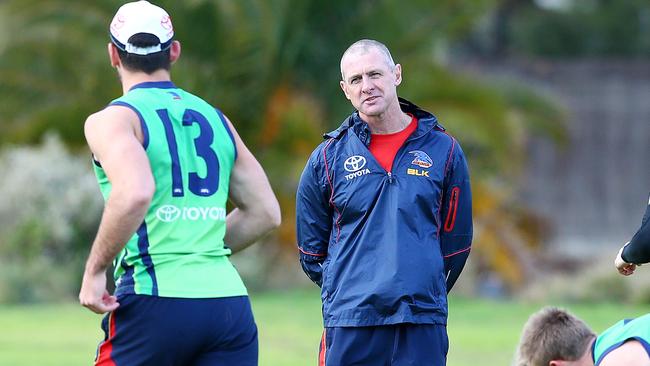 Phil Walsh talks to Taylor Walker at Adelaide pre-season training. Picture: Sarah Reed