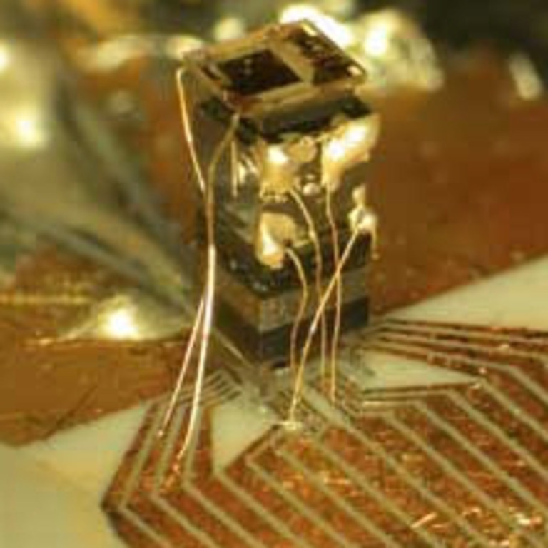 OCTOBER, 2004 : Tiny atomic clock on a chip developed by researchers at US National Institute of Standards & Technology, 10/04. Computer / Hardware
