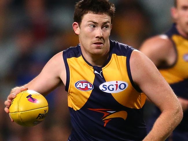 PERTH, AUSTRALIA - SEPTEMBER 08: Jeremy McGovern of the Eagles gathers the ball during the Second Elimination Final match between the West Coast Eagles and the Western Bulldogs at Domain Stadium on September 8, 2016 in Perth, Australia.  (Photo by Paul Kane/Getty Images)