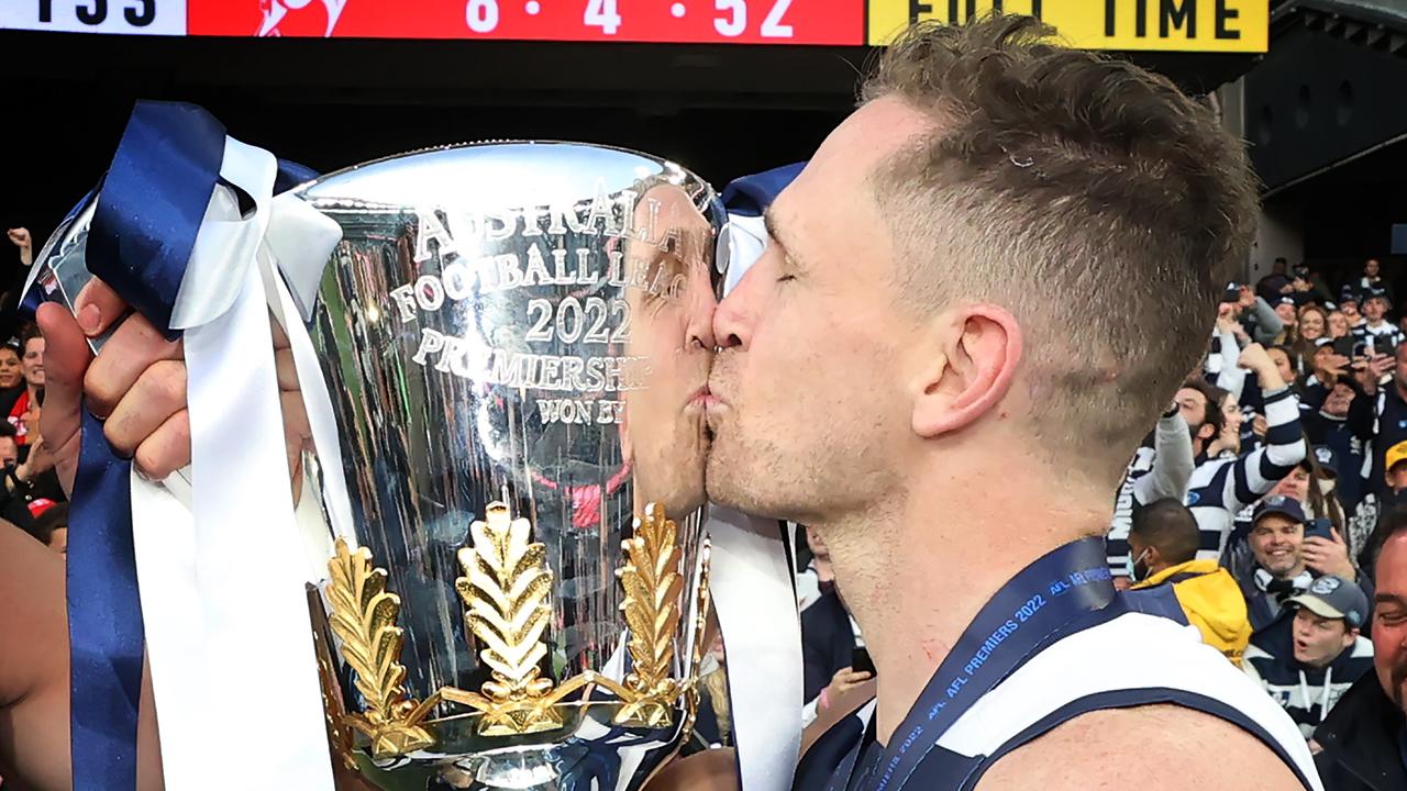 Joel Selwood kisses the Premiership cup during the Cats’ victory lap. Picture: David Caird