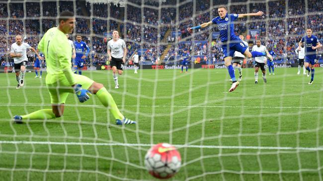 Jamie Vardy scores his second goal.