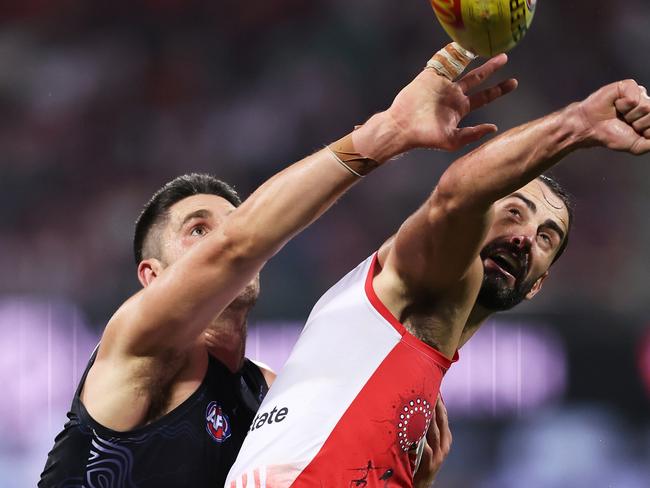 SYDNEY, AUSTRALIA - MAY 17:  Marc Pittonet of the Blues competes for the ball against Brodie Grundy of the Swans during the round 10 AFL match between Sydney Swans and Carlton Blues at SCG, on May 17, 2024, in Sydney, Australia. (Photo by Matt King/AFL Photos/via Getty Images)
